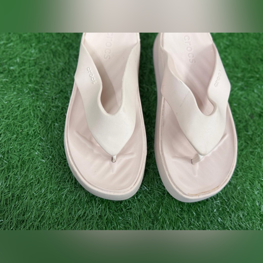 Crocs Women's White Mid-Platform Sandals Size 6 - Picture 6 of 8